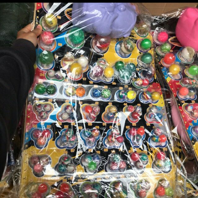 Thưởng bi nảy kèm squyshi khủng lồ ngẫu nhiên ( 110 tem thưởng 110 bi nảy )