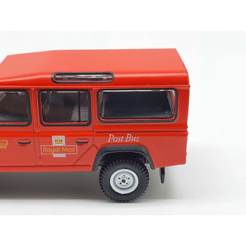 Xe Mô Hình Land Rover Defender 110 Royal Mail Post Bus RHD 1:64 Mini GT (Đỏ)