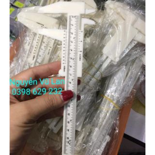 Thước nhựa mỏ vịt