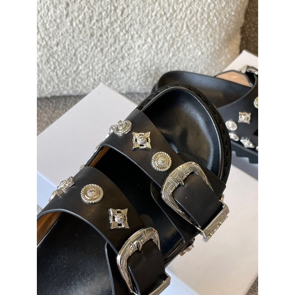 Dép quai ngang hai quai cao cấp thương hiệu Toga Pulla 2022 đính hoạ tiết trang trí