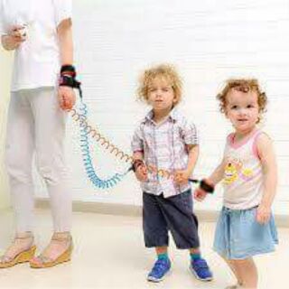 Dây dắt bé đi chơi chống lạc