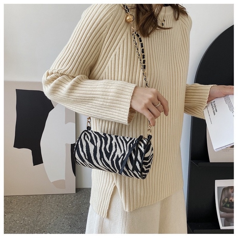 Túi Xách Tròn Nhỏ Màu Trơn Thêu Họa Tiết Thời Trang 2022 NB00417