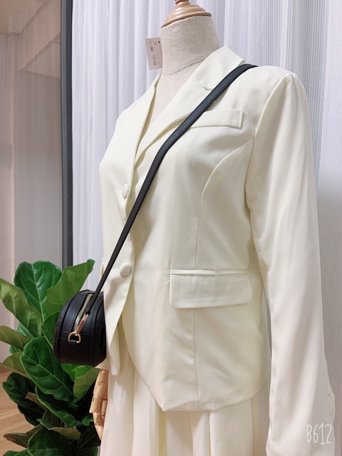 Set vest + chân váy điệu đà và sang trọng