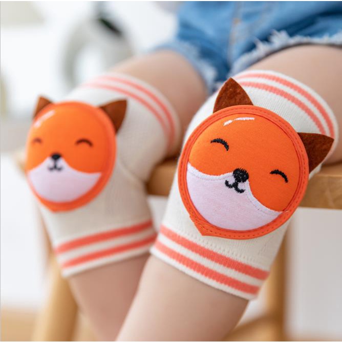 Vớ bọc bảo vệ đầu gối bé chống trơn trượt khi bé học bò