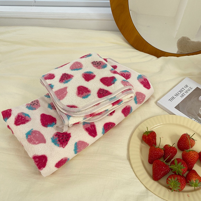 Khăn Tắm Vải Cotton Cỡ Lớn Thấm Hút Nước Nhanh Khô Không Trơn Họa Tiết Dâu Tây Dễ Thương Cho Nữ