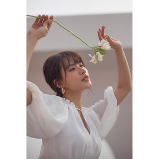 EDINI - D1368 Đầm trắng cổ V tay phồng