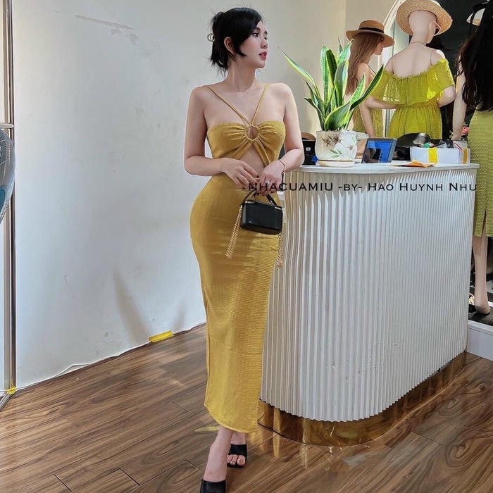 Đầm ôm body dáng dài kiểu dây khoen chéo vai hở khoét eo cực xinh , chất thun gân mềm mịn