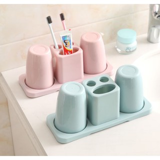  Hộp đựng bàn chải đánh răng kèm 2 cốc nhựa