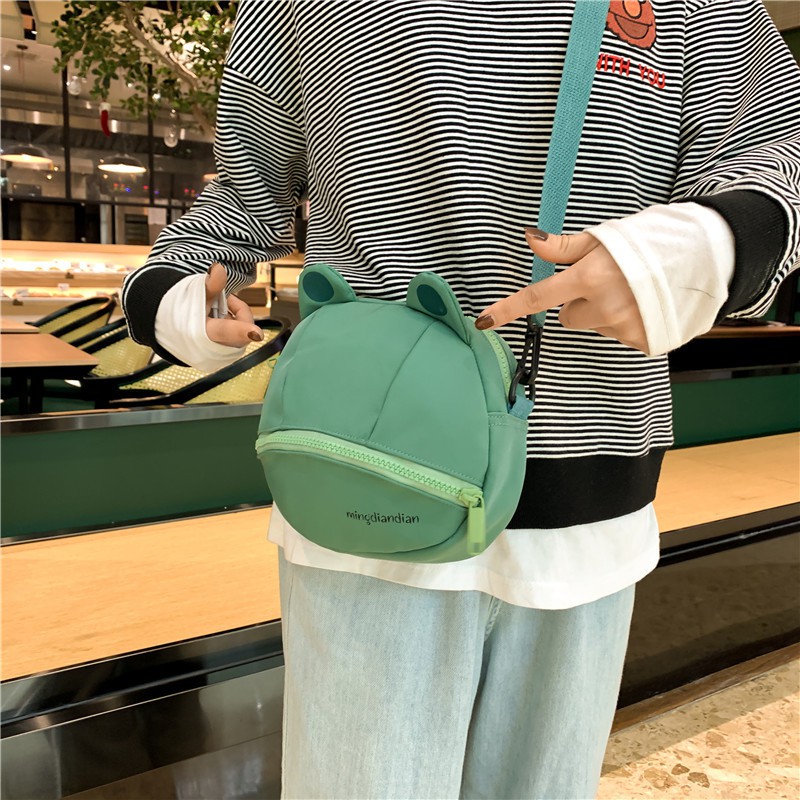 Túi đeo chéo dáng tròn nhỏ hình chú ếch dễ thương phong cách nhật bản 2022 dễ phối đồ cho nữ