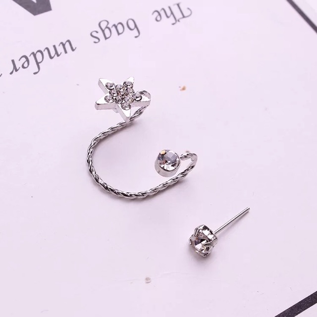 Bông tai gồm 1 chiếc đeo 1 chiếc kẹp 2203