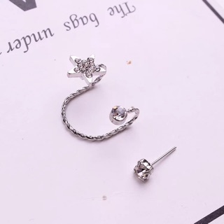 Bông tai gồm 1 chiếc đeo 1 chiếc kẹp 2203