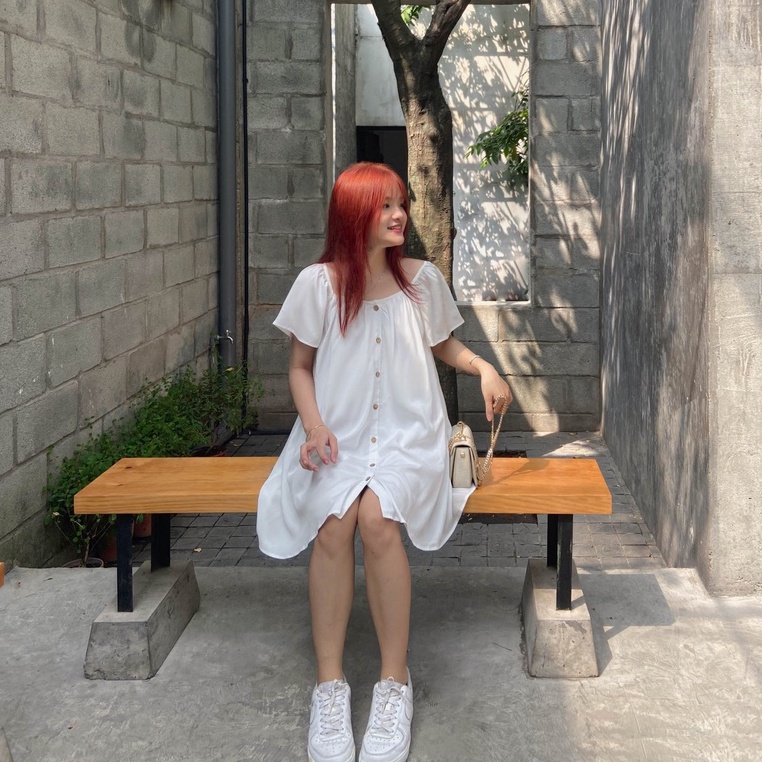 Đầm xoè baby doll LASSY DOLL DRESS nút gỗ màu trắng