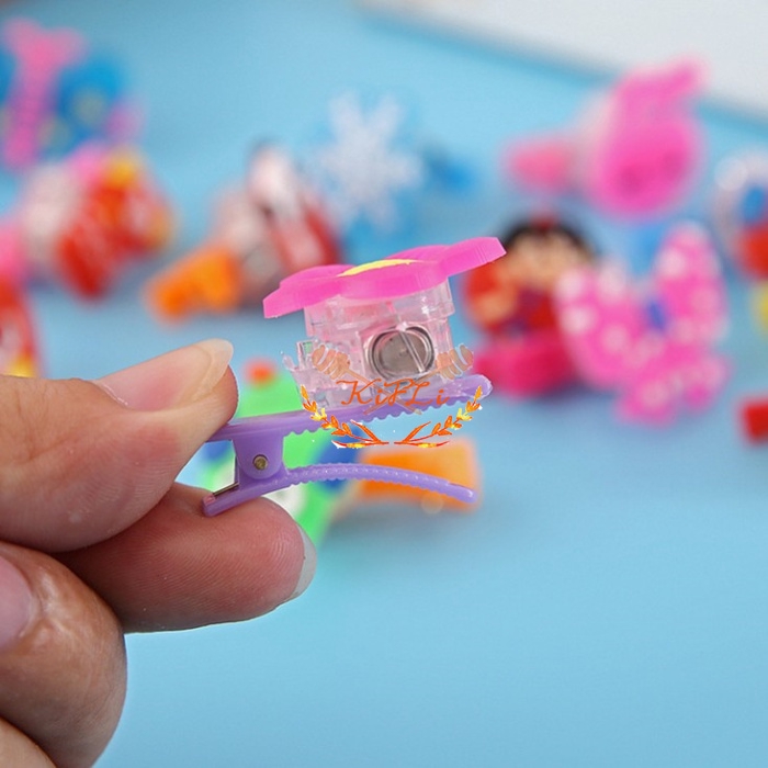 Kẹp tóc phát sáng trong bóng tối.Họa tiết hoạt hình xinh đẹp cho bé