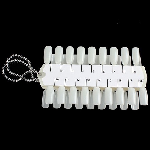 [Hàng mới về] Bảng 36 móng giả dùng trưng bày màu sơn móng tay kèm dây xích tiện dụng