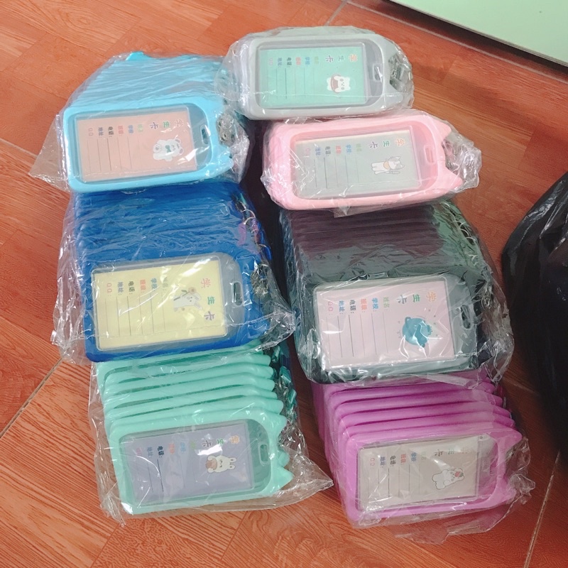 Sỉ 10 đeo thẻ cao cấp mẫu mới thẻ kèm dây đeo thẻ.