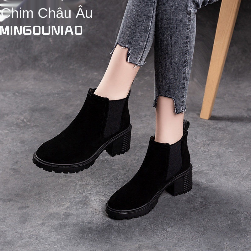 ☂♠Giày bốt Chelsea đế dày sang trọng nữ phong cách Anh 2021 mới cao gót nubuck da mềm mùa xuân và thu đơn