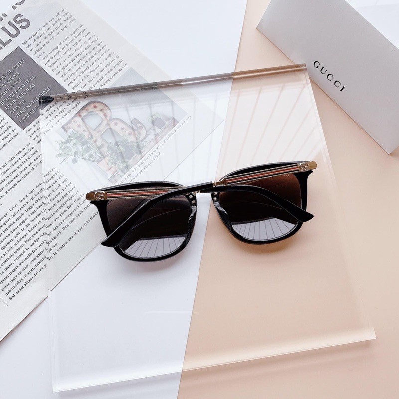 Mắt kính mát Form Unisex Gucci .