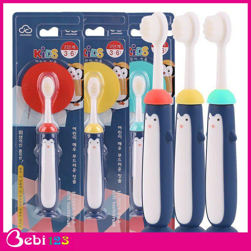 Bàn chải lông tơ chống hóc Chim Cánh Cụt dễ thương cho bé