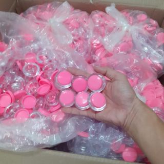100 hũ đựng mỹ phẩm 3 gram, dạng phi thuyền, hũ trắng trong, nắp hồng, giá 120.000 đồng, sản phẩm không thể thiếu ở spa.