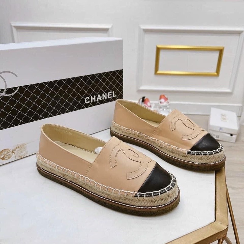 GIÀY SLIPON DA VIỀN CHỈ