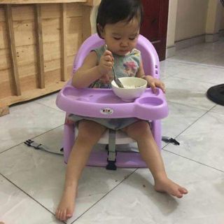 Ghế ăn dặm cho bé. Với chất liệu nhựa bạn nhé. Ghế giúp bé tự lập ngồi ăn đồ mà không chạy lăng nhăng bạn nhé có 2 màu..