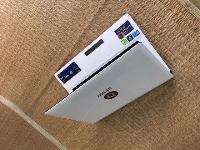 Laptop Asus K43 trắng đẹp tinh khôi từng góc cạnh | BigBuy360 - bigbuy360.vn