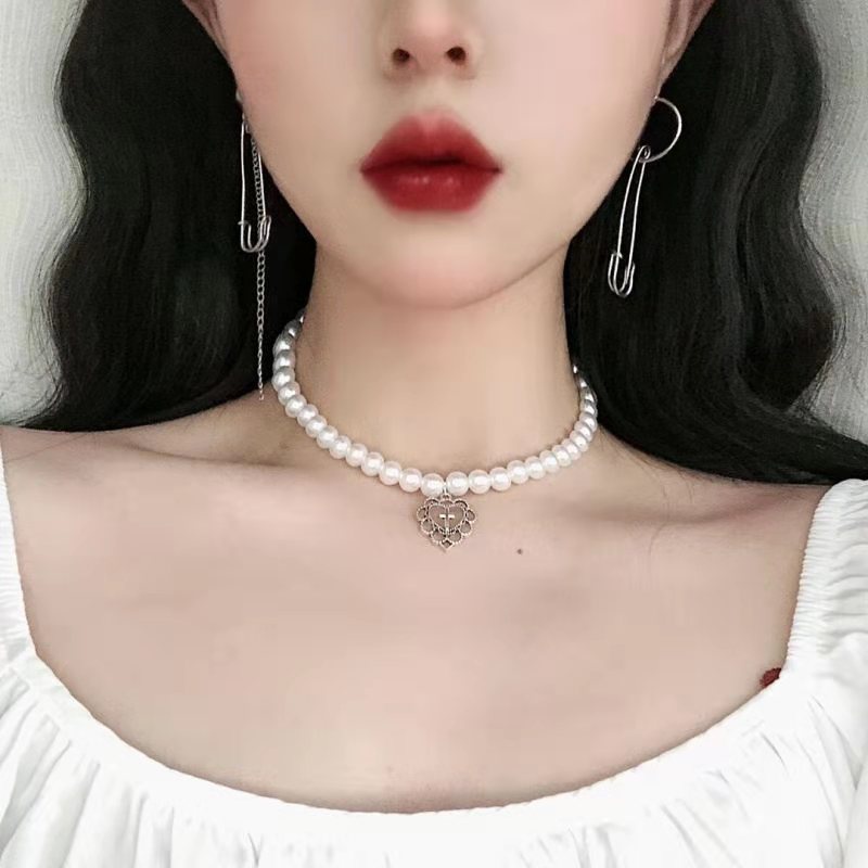 Dây Chuyền Chuỗi Ngắn Mặt Hình Trái Tim / Thánh Giá / Trái Tim Đính Ngọc Trai Phong Cách Retro Cho Nữ