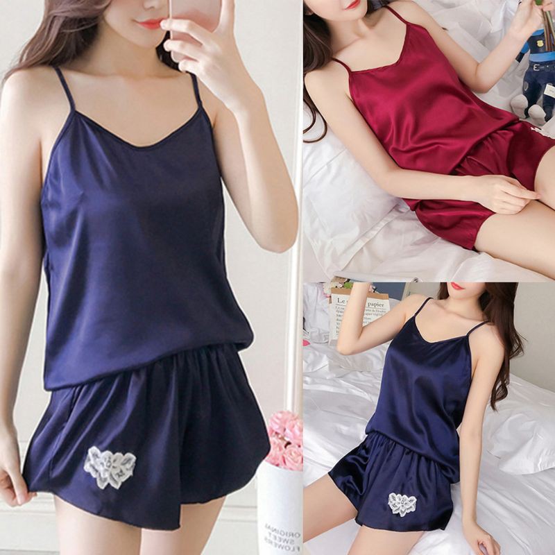 Bộ đồ ngủ gồm áo 2 dây + quần short màu trơn quyến rũ cho nữ | BigBuy360 - bigbuy360.vn