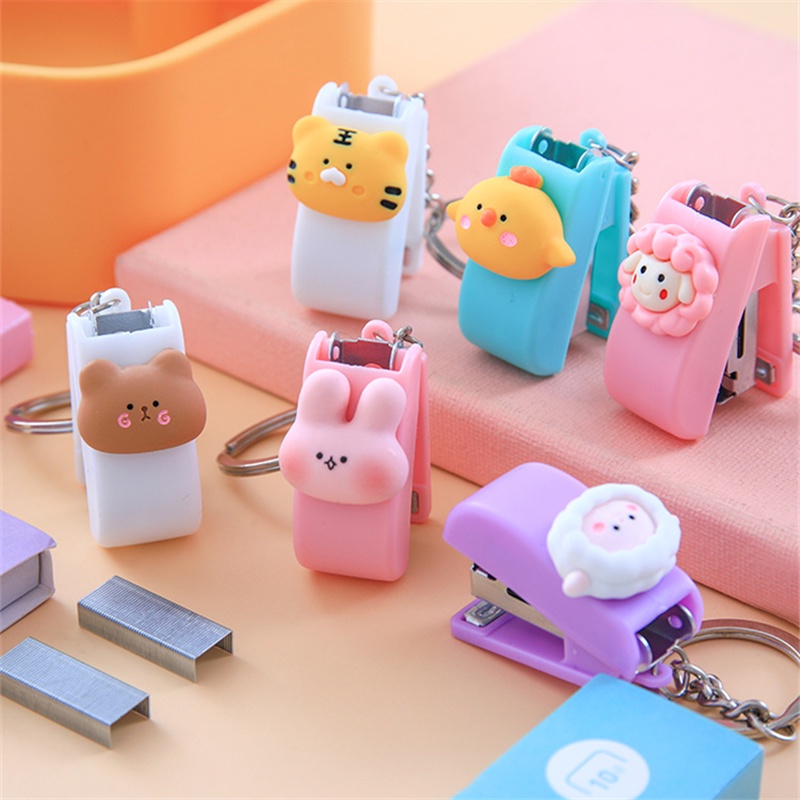 Kẹp Bấm Ghim Mini Họa Tiết Hoạt Hình Dễ Thương Kèm Móc Khóa Tiện Dụng Cho Học Sinh / Văn Phòng