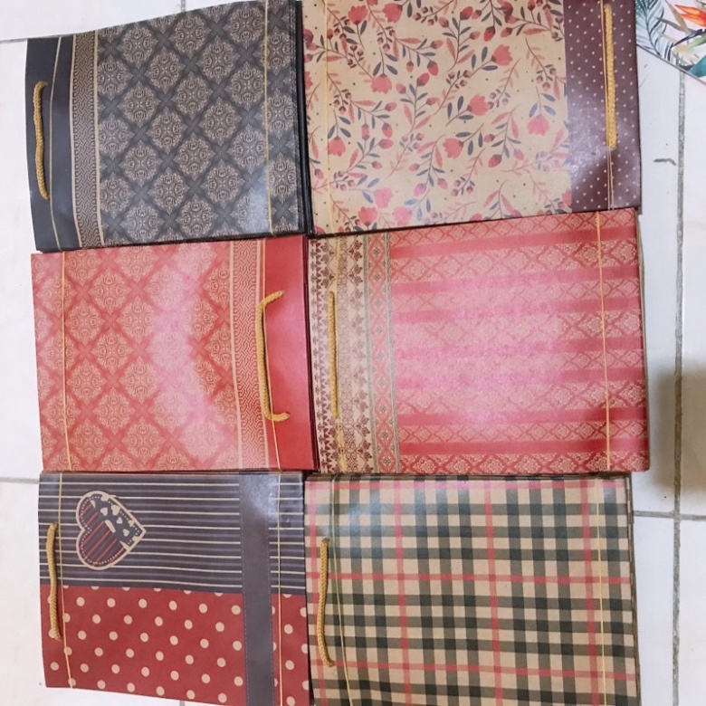 Combo 20 túi giấy đựng quà kraft có quai đủ size (giao màu ngẫu nhiên)