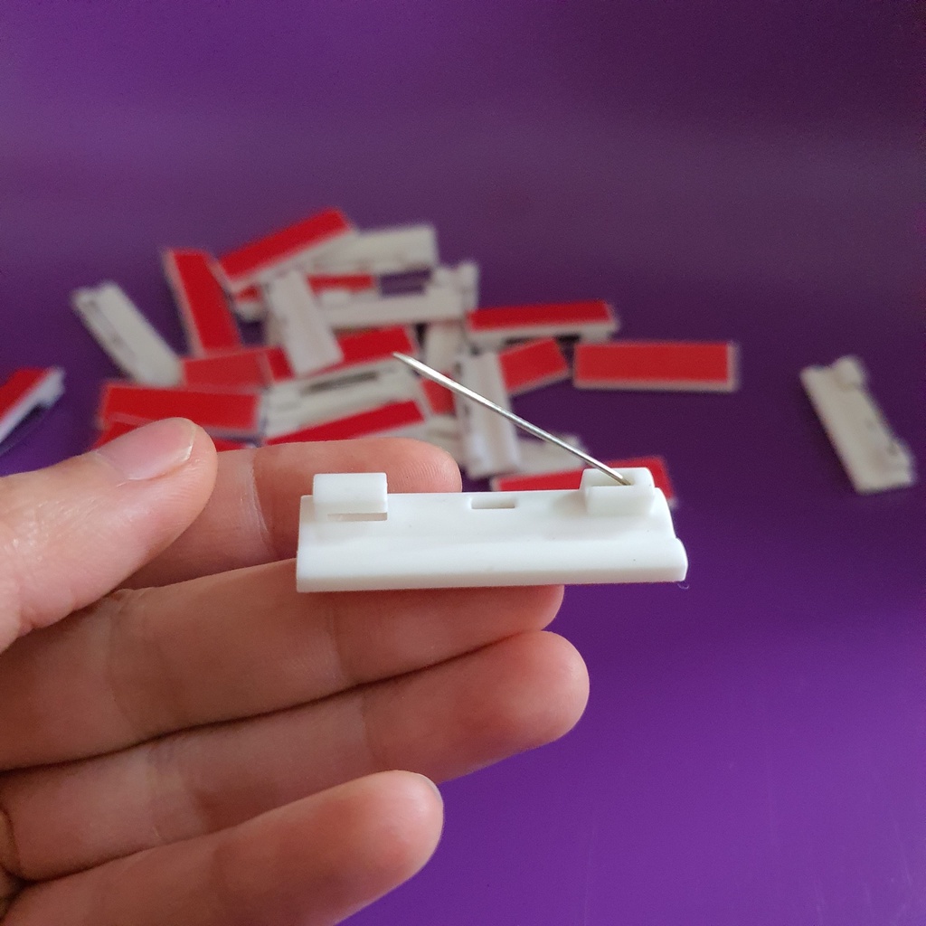 Ghim cài - Bảng tên