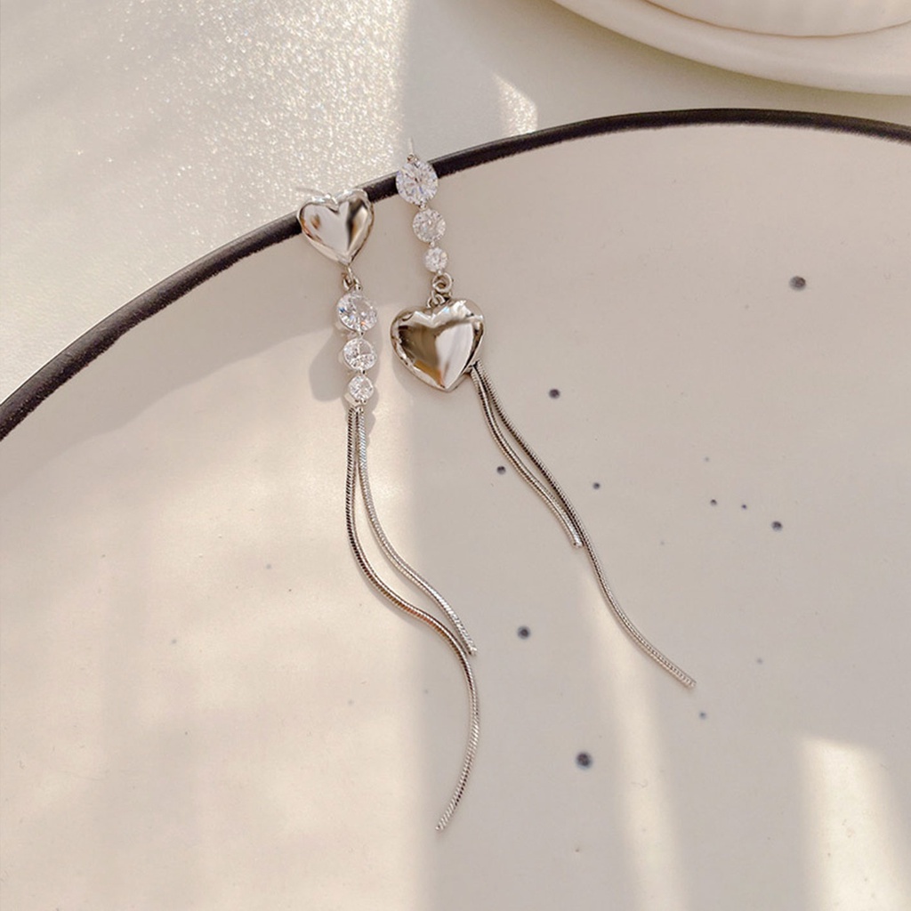 Đôi Khuyên Tai Dáng Dài Đính Đá Zircon Tua Rua Hình Trái Tim Không Đối Xứng Sang Trọng Cao Cấp Phong Cách Hàn Quốc Cho Nữ