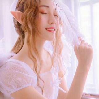 Tai yêu tinh cosplay elf chụp ảnh dễ thương