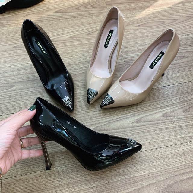 Giày mũi Bọc kim loại