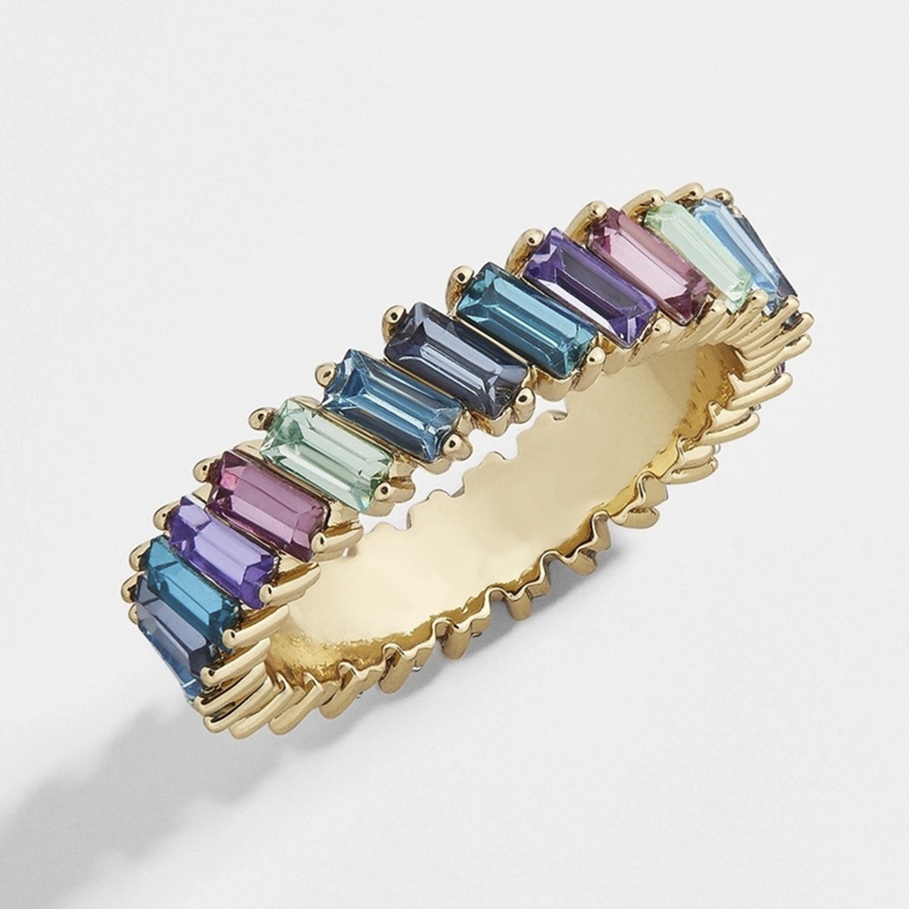 Nhẫn đính kim cương nhân tạo hình chữ nhật sành điệu