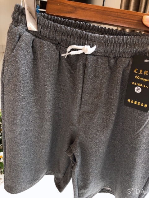 Quần short unisex nam nữ chất da cá | BigBuy360 - bigbuy360.vn