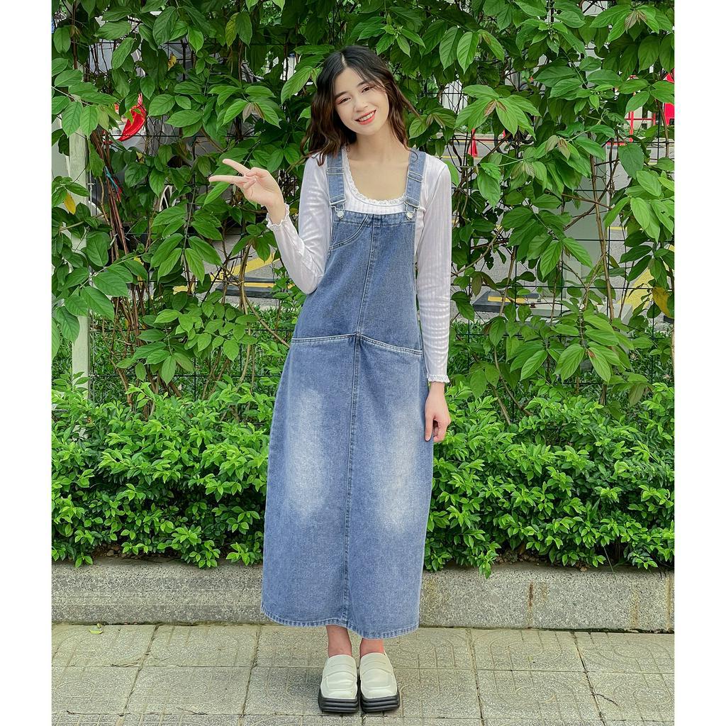 Váy yếm jean dài RETRO phai phủ vàng dáng suông, váy yếm dài jeans baggy đai xích trước túi chữ V Y4XS01 - JEANBOO