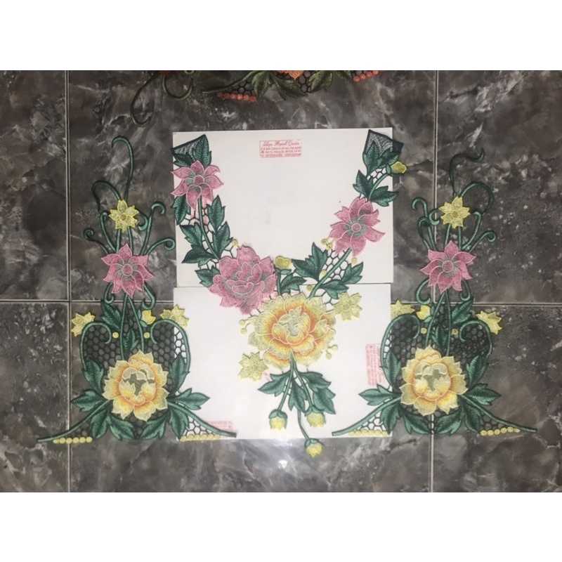 Set 1 cổ và 2 hoa tay thêu mã BC5