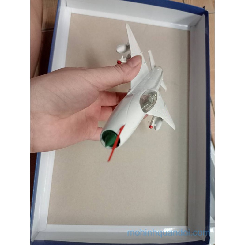 Mô Hình máy bay Mig-21 Cờ KQVN ABS