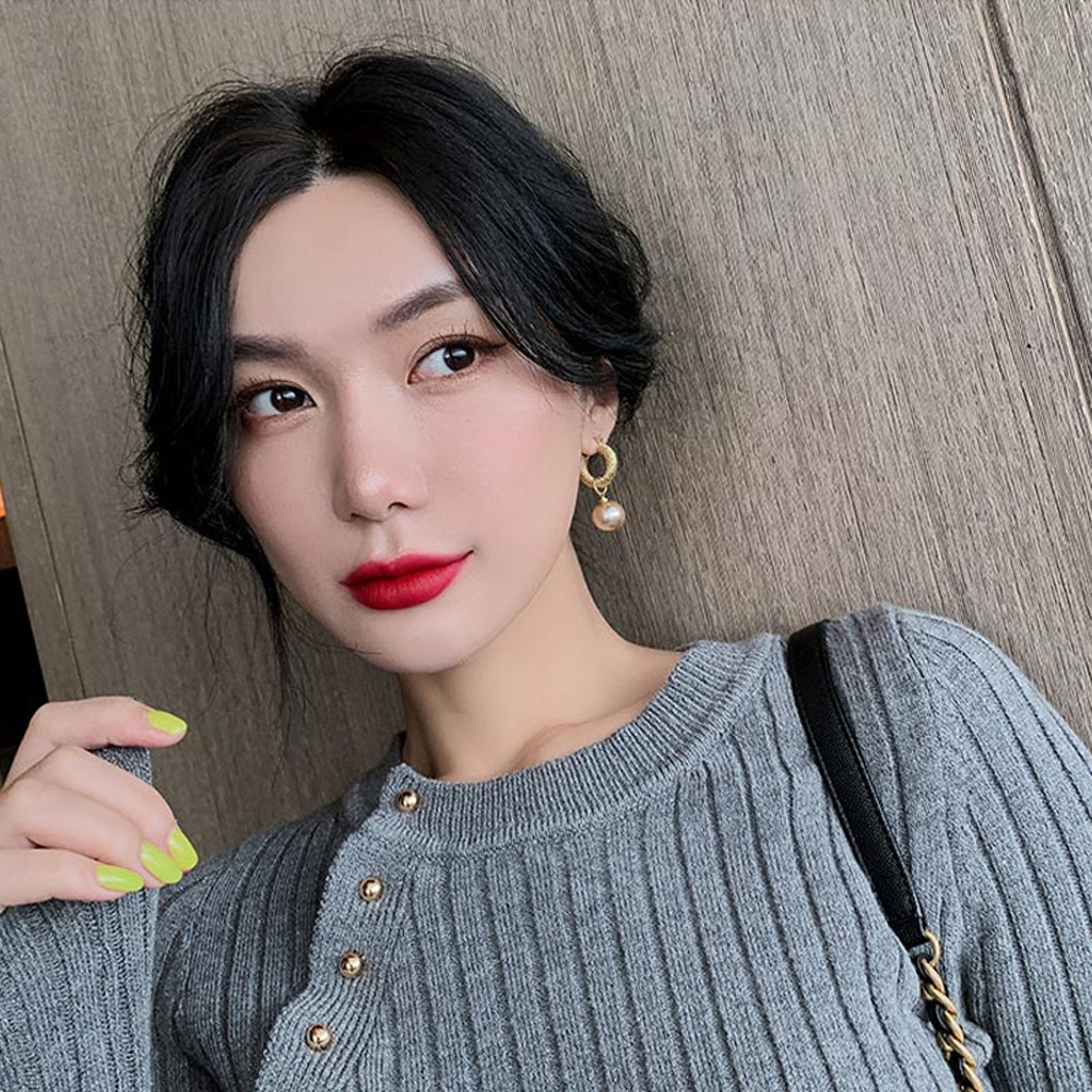 Khuyên Tai Nữ Trang Dáng Tròn Tạo Hình Độc Đáo