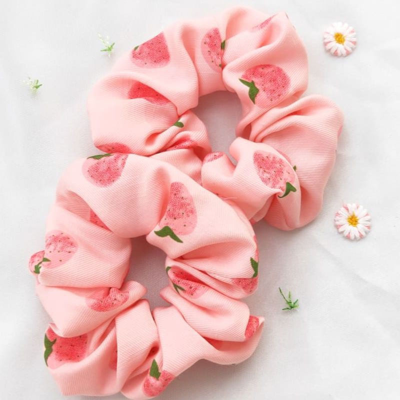 [Mã FAGOGO giảm 12% đơn 99K] Dây buộc tóc scrunchies hình quả dâu tây | BigBuy360 - bigbuy360.vn