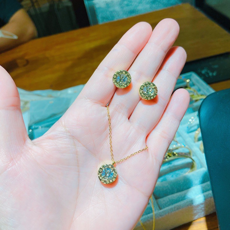 Dây chuyền bông tai Lv titan mạ vàng -ko đen