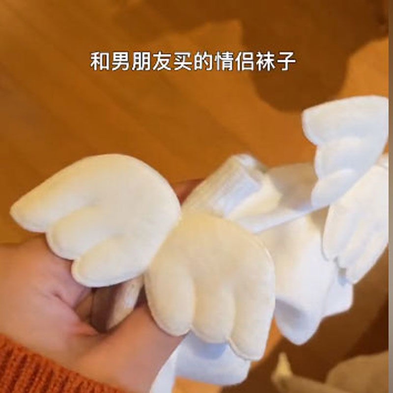 Tất Đính Cánh Thiên Thần Nhỏ Dễ Thương 2 Kiểu Lựa Chọn Cho Cặp Đôi