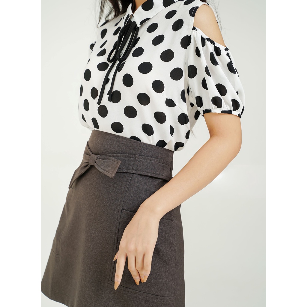 Áo sơ mi nữ ngắn tay, cổ nơ, họa tiết chấm bi, khoét vai , thiết kế cao cấp TK Fashion - SMK778