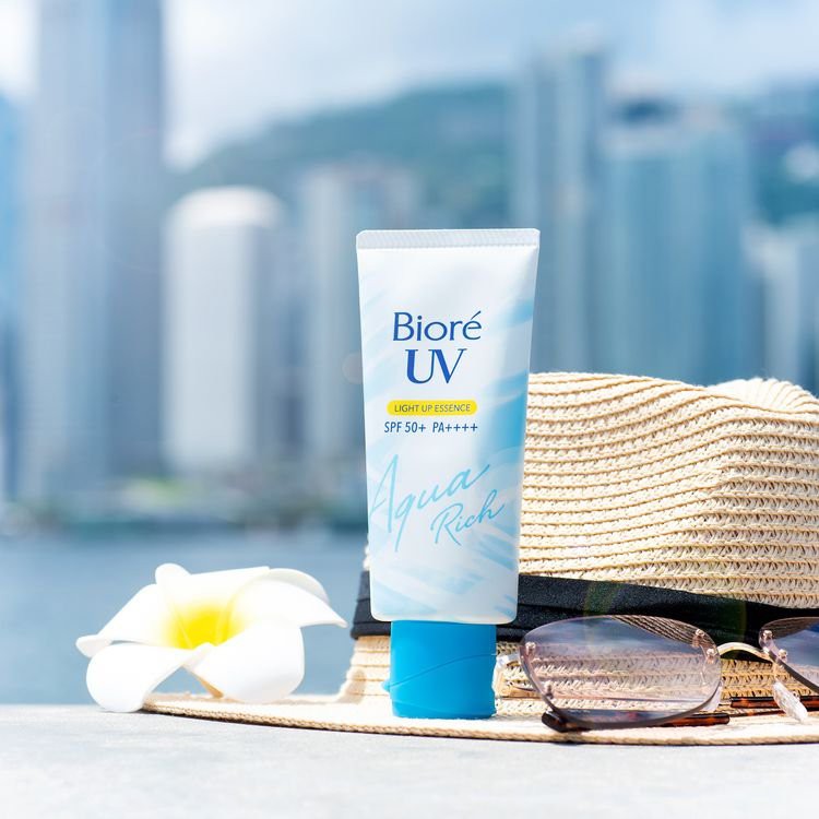 Kem Chống Nắng Nâng Tông, Cải Thiện Da Xỉn Màu Biore UV Aqua Rich Light Up Essence SPF50+ /PA++++ - Tuýp 70g