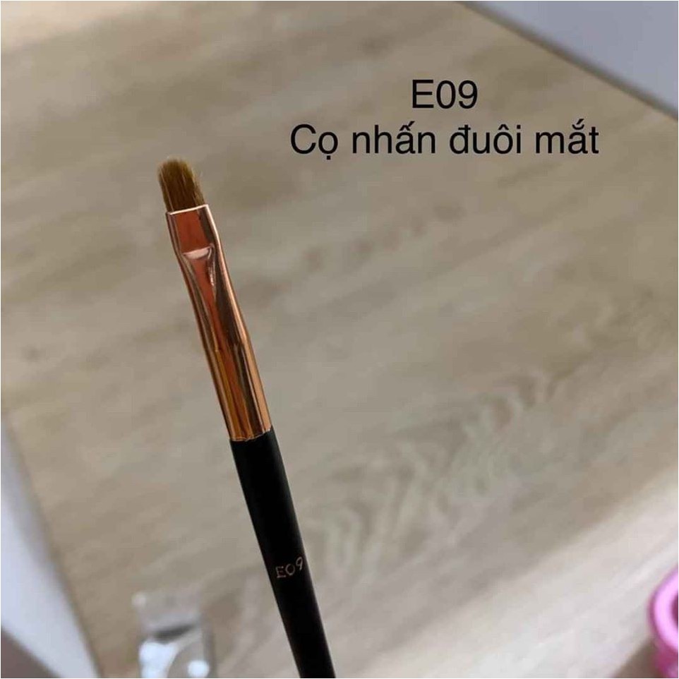 Cọ Nhấn‎ Đuôi Mắt Đầu​ Mảnh Smudge Pro Vacosi E09