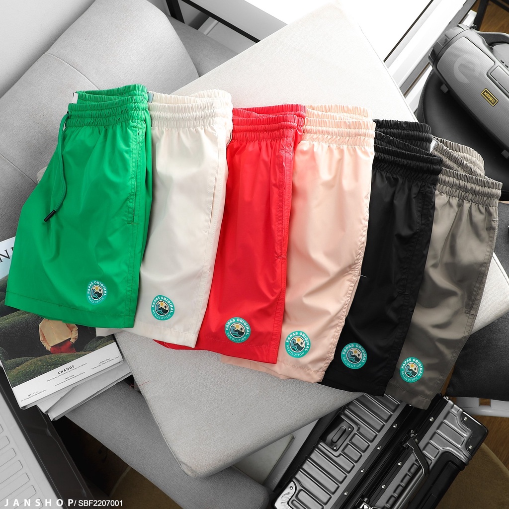 Short biển với 6 tone màu trẻ trung, cá tính, Chất liệu dù mỏng nhẹ, bên trong là lớp lót lưới giúp thoáng khí