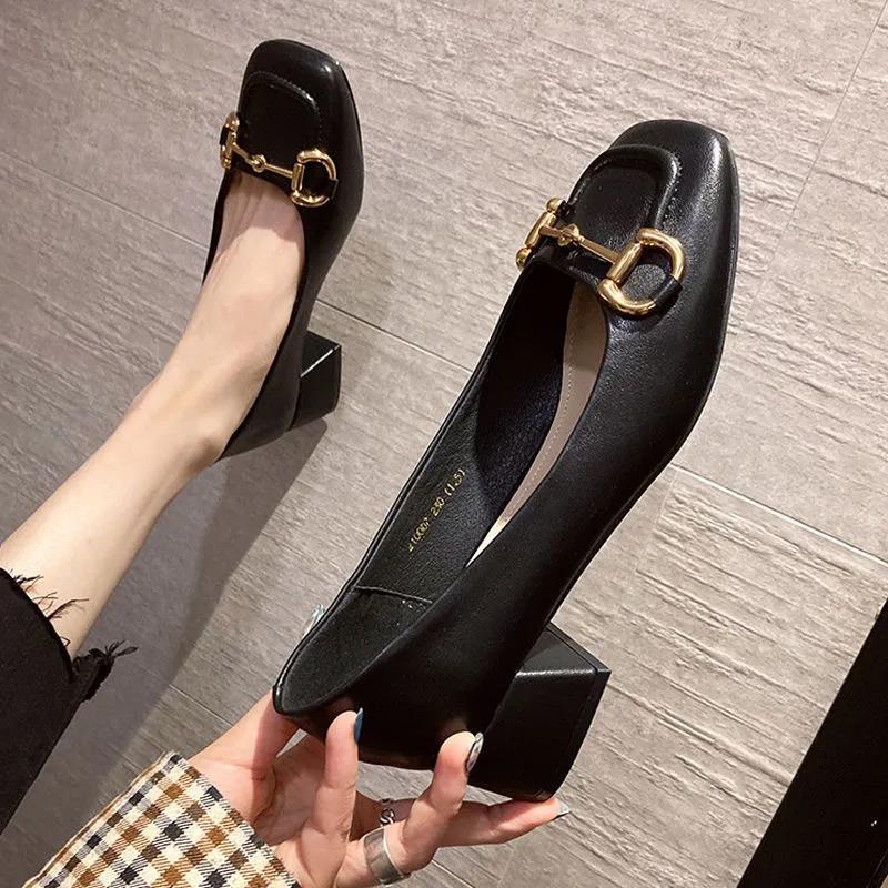 Giày nữ, giày búp bê nữ đế vuông 3p xích tròn cực xinh. Chất liệu da mềm, đi êm chân. Kiểu dáng trẻ trung, dễ phối đồ