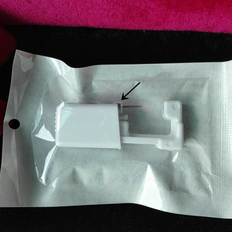 Dụng cụ xỏ lỗ tai dụng cụ bấm lỗ tai