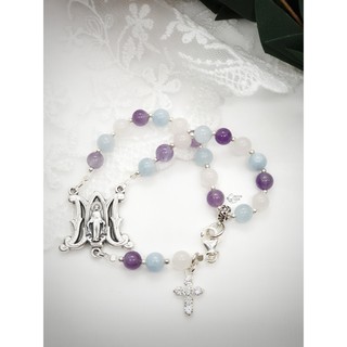 Vòng mân côi Beryl đa sắc đính mề đay Huyền Nhiệm 'M'- Miraculous Medal, tặng kèm charm thiên thần